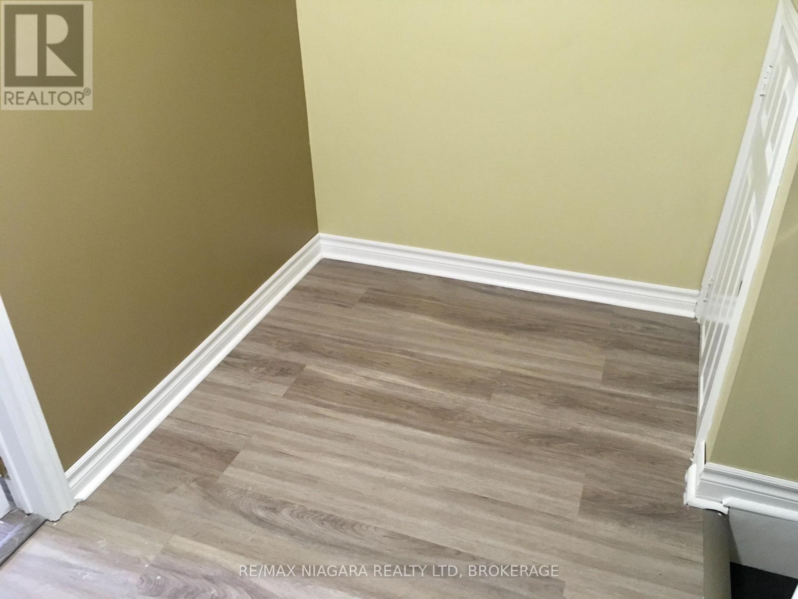 4576 Kalar Road, Niagara Falls, Ontario L2H 1S9 - Photo 38 - X12603454