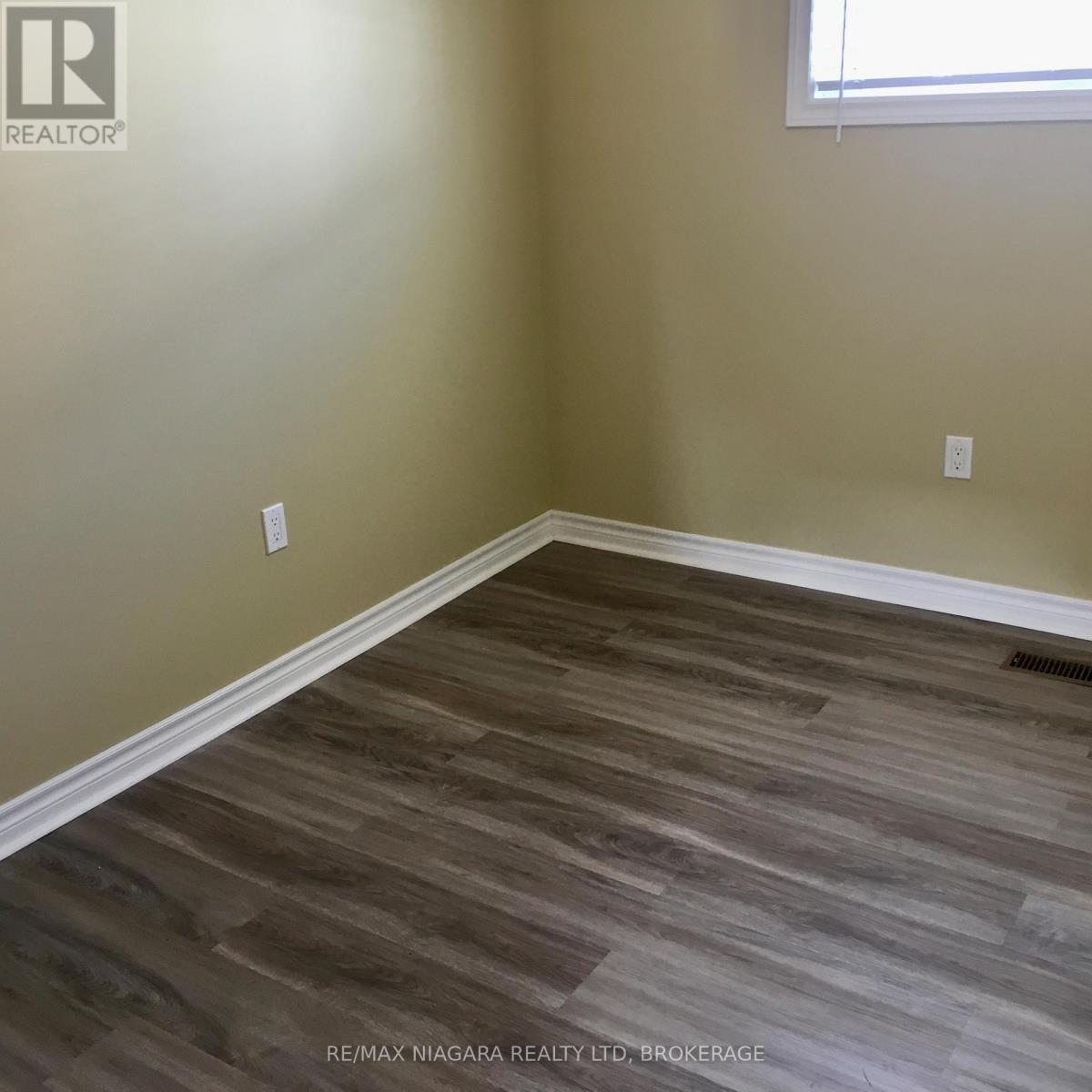 4576 Kalar Road, Niagara Falls, Ontario L2H 1S9 - Photo 17 - X12603454