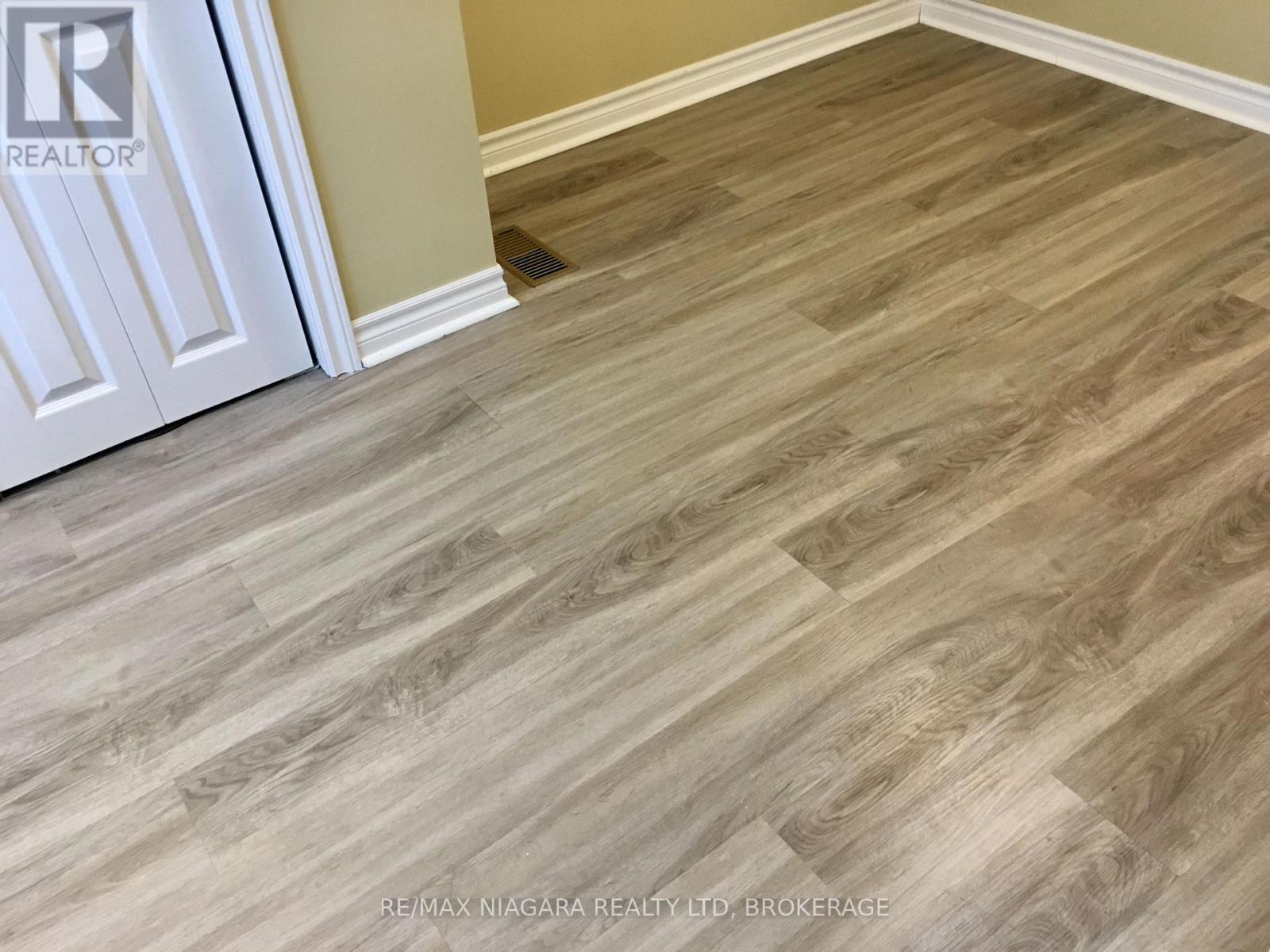 4576 Kalar Road, Niagara Falls, Ontario L2H 1S9 - Photo 24 - X12603454