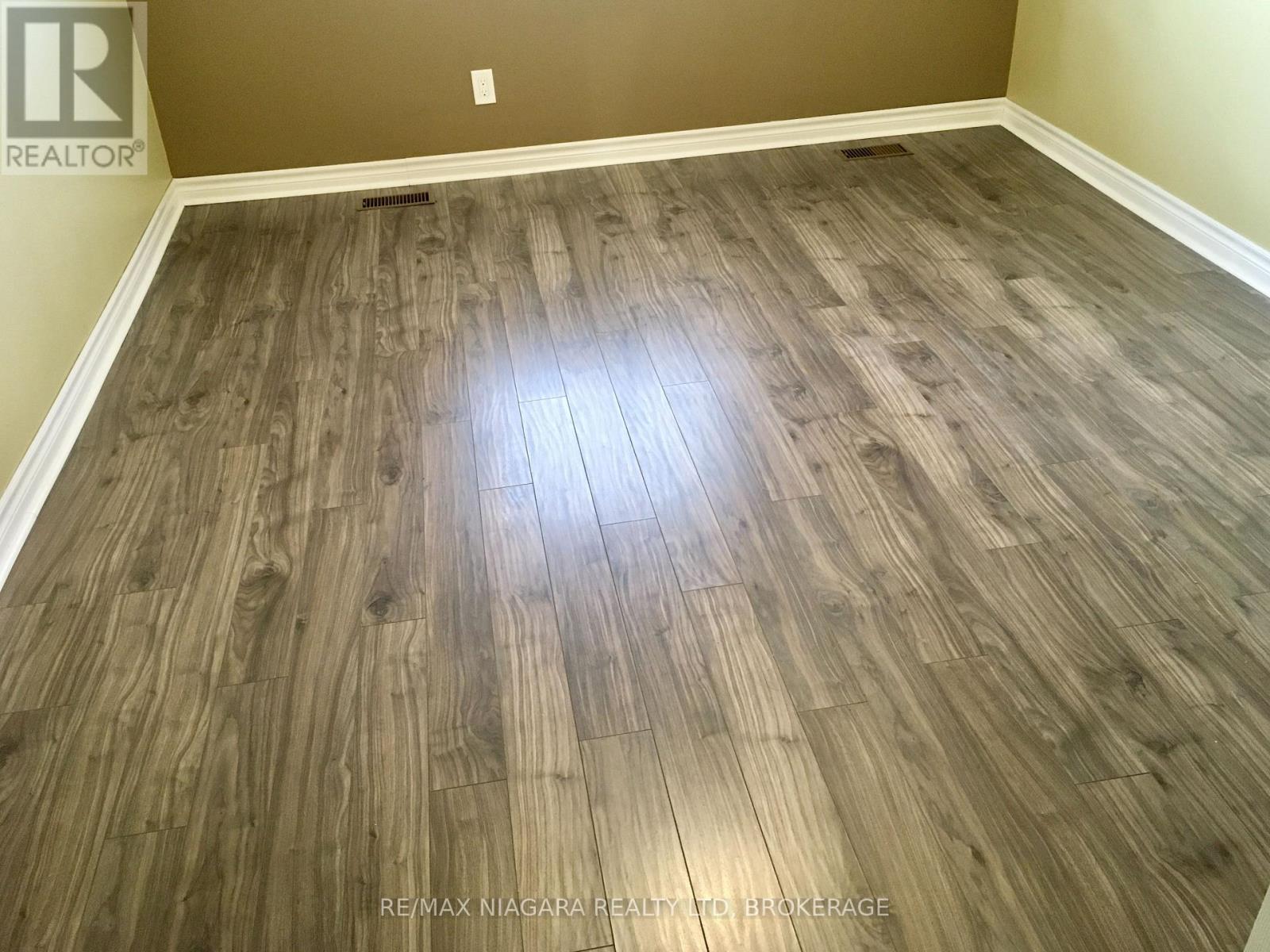 4576 Kalar Road, Niagara Falls, Ontario L2H 1S9 - Photo 33 - X12603454