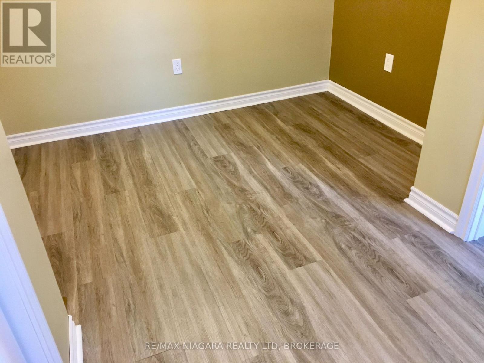 4576 Kalar Road, Niagara Falls, Ontario L2H 1S9 - Photo 26 - X12603454