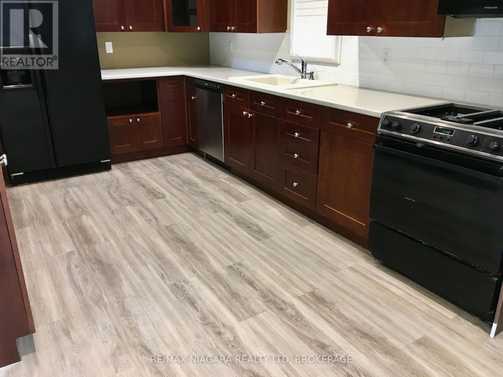 4576 Kalar Road, Niagara Falls, Ontario L2H 1S9 - Photo 7 - X12603454