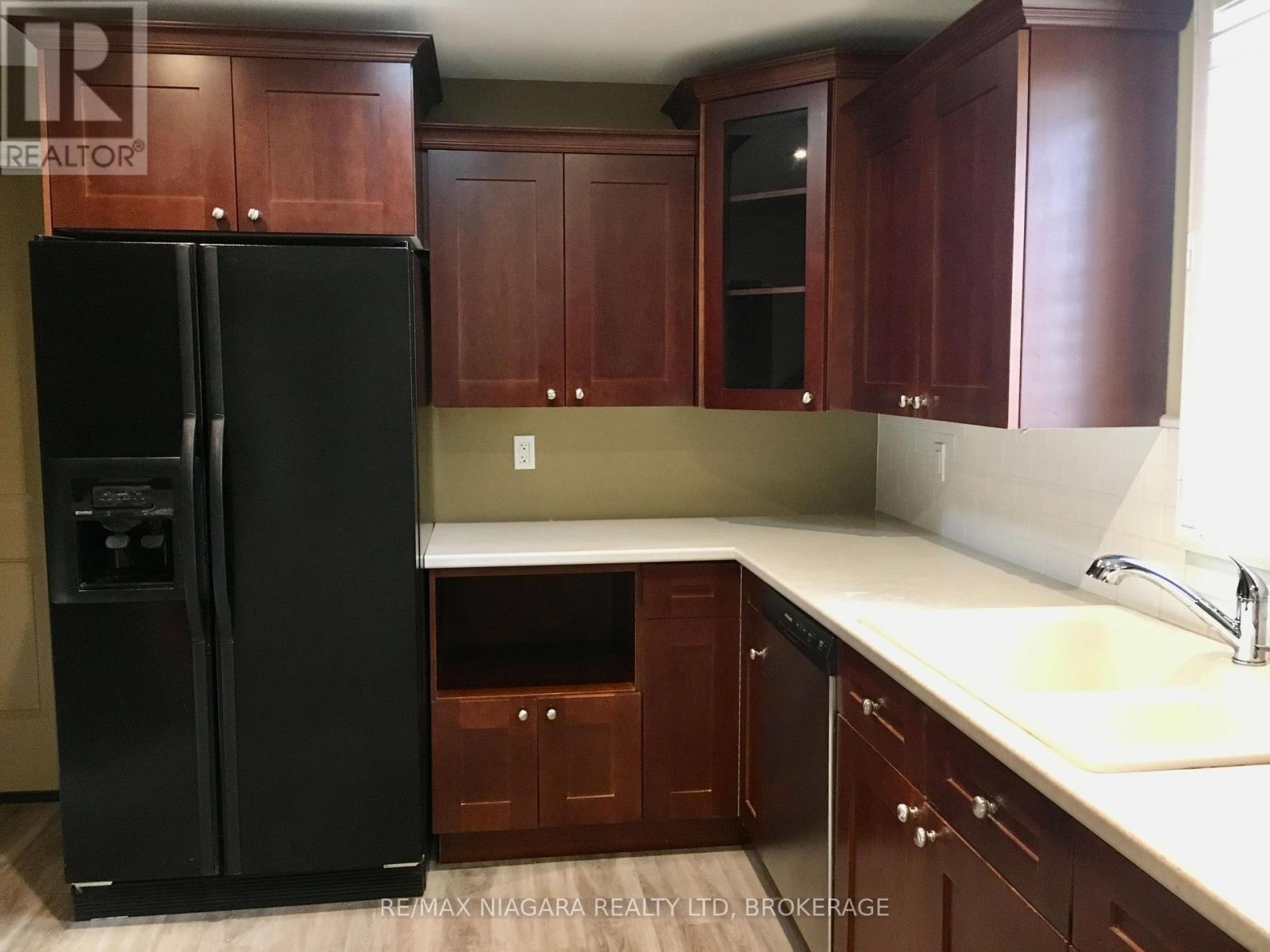 4576 Kalar Road, Niagara Falls, Ontario L2H 1S9 - Photo 8 - X12603454