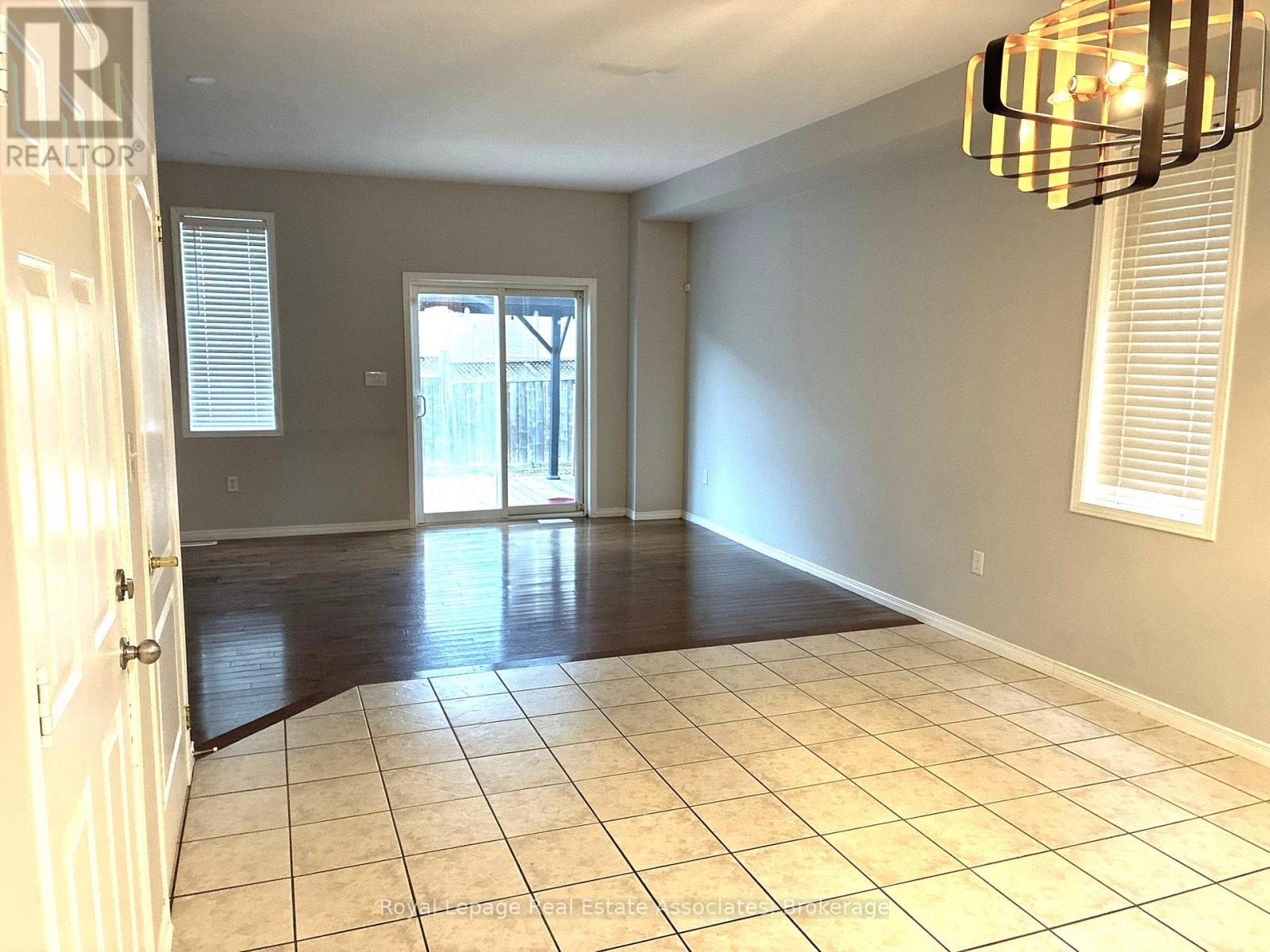 21 Ridgegate Place, Hamilton, Ontario  L8E 6C7 - Photo 10 - X12614936