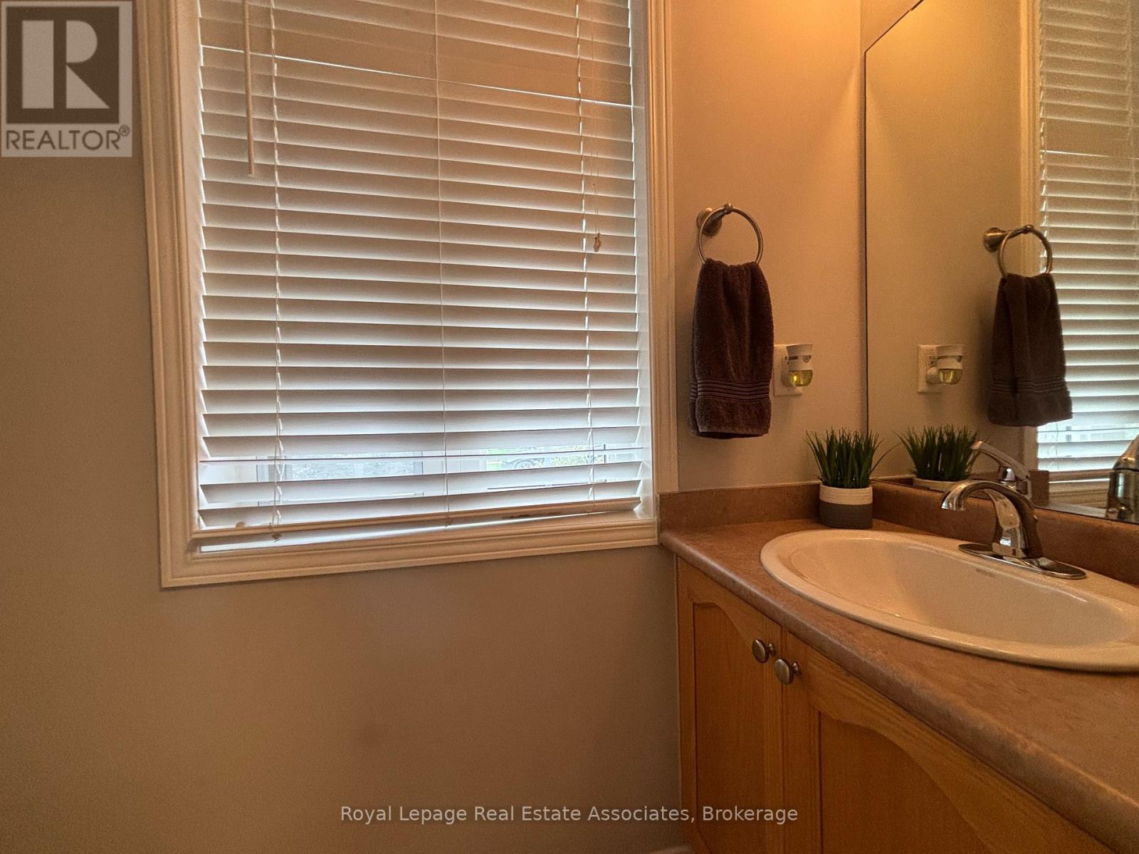 21 Ridgegate Place, Hamilton, Ontario  L8E 6C7 - Photo 5 - X12614936