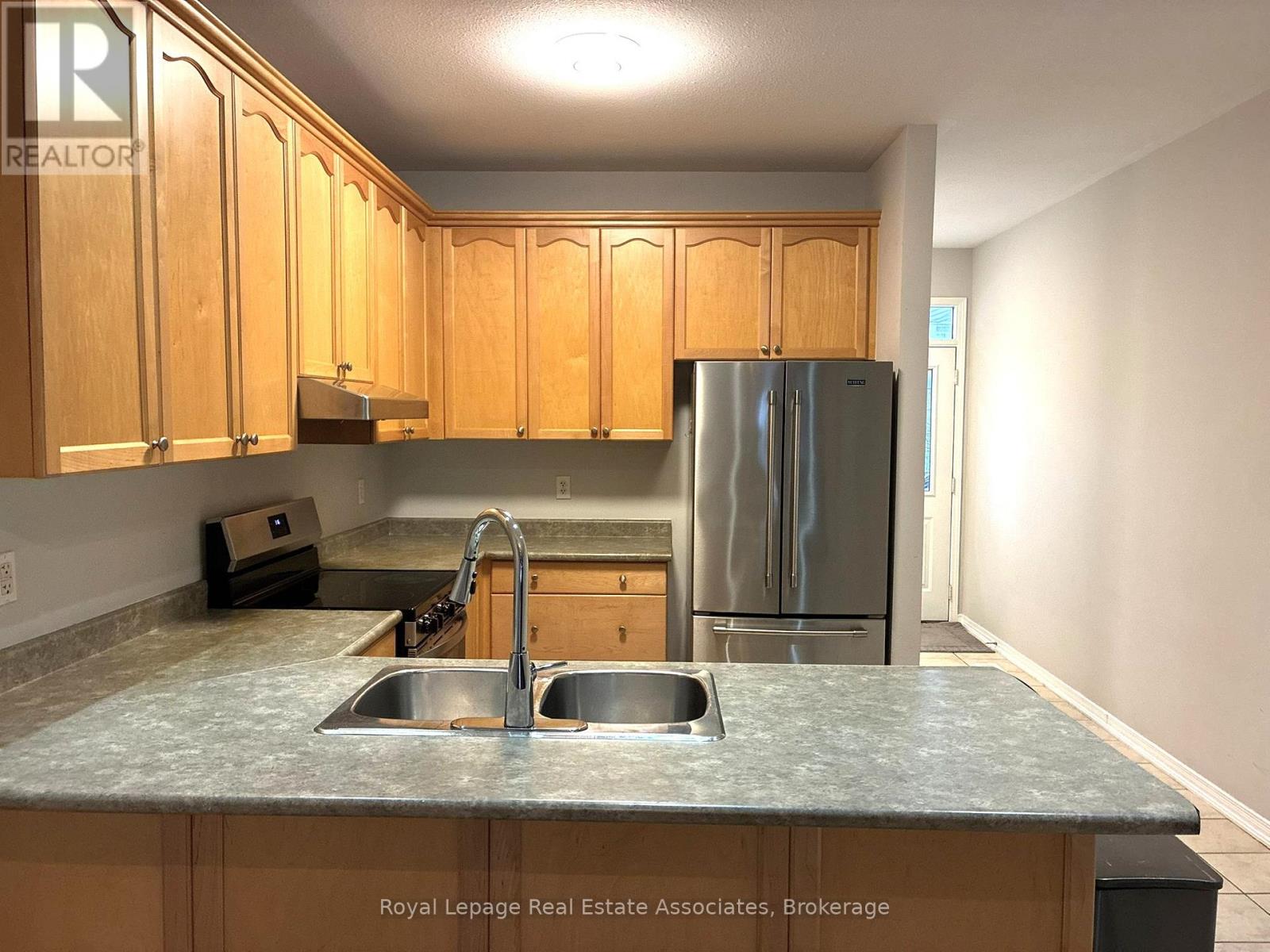 21 Ridgegate Place, Hamilton, Ontario  L8E 6C7 - Photo 7 - X12614936