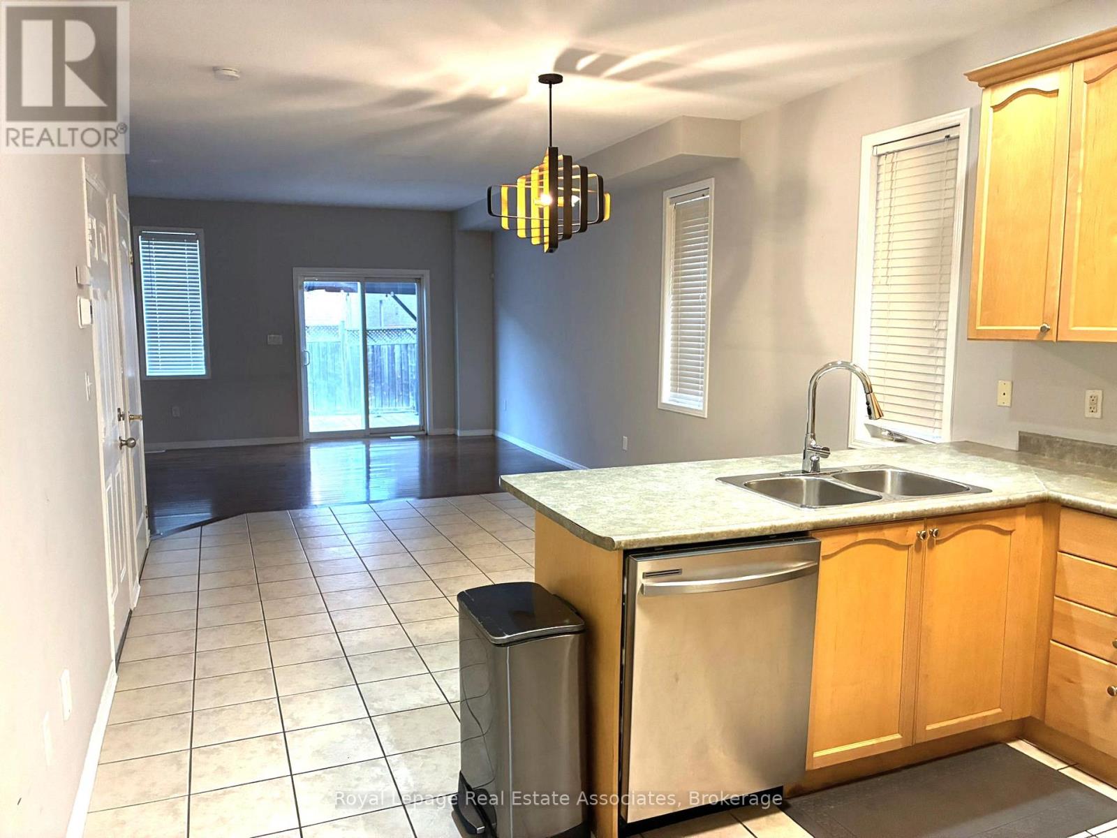 21 Ridgegate Place, Hamilton, Ontario  L8E 6C7 - Photo 9 - X12614936