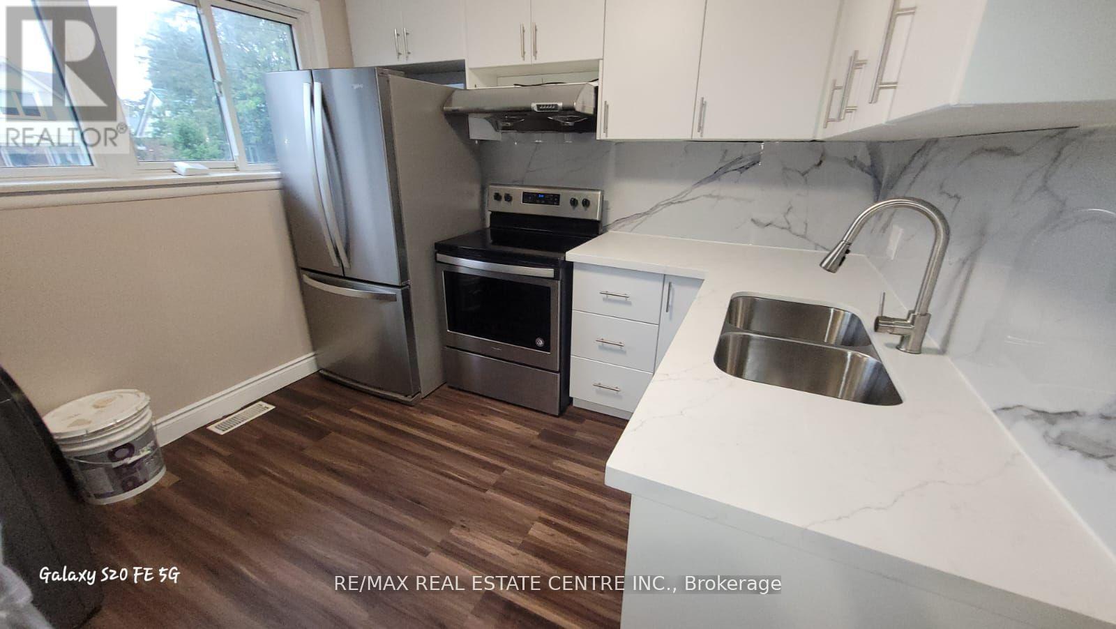 Upper - 41 Belleview Avenue E, Kitchener, Ontario  N2B 1G4 - Photo 2 - X12614962