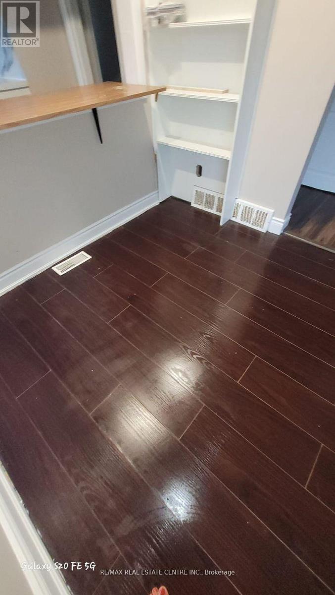 Upper - 41 Belleview Avenue E, Kitchener, Ontario  N2B 1G4 - Photo 5 - X12614962