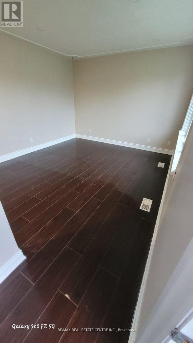 Upper - 41 Belleview Avenue E, Kitchener, Ontario  N2B 1G4 - Photo 6 - X12614962