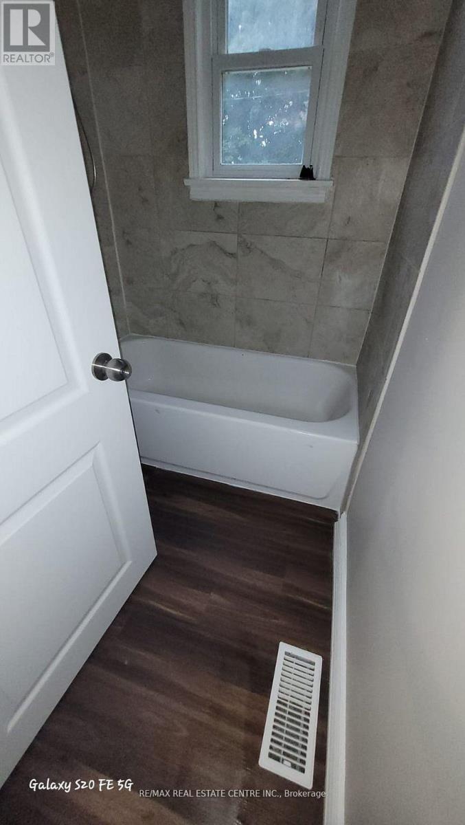 Upper - 41 Belleview Avenue E, Kitchener, Ontario  N2B 1G4 - Photo 9 - X12614962