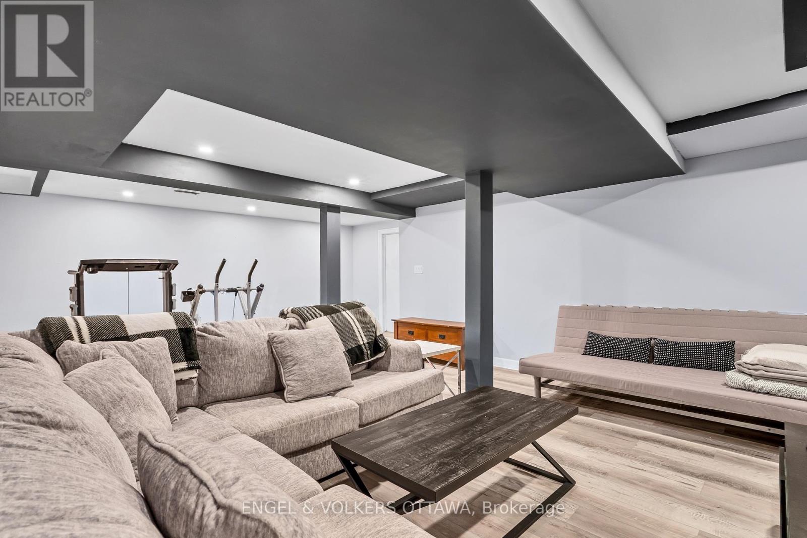 29 Valley Ridge Street, Ottawa, Ontario  K2E 7W3 - Photo 41 - X12615212