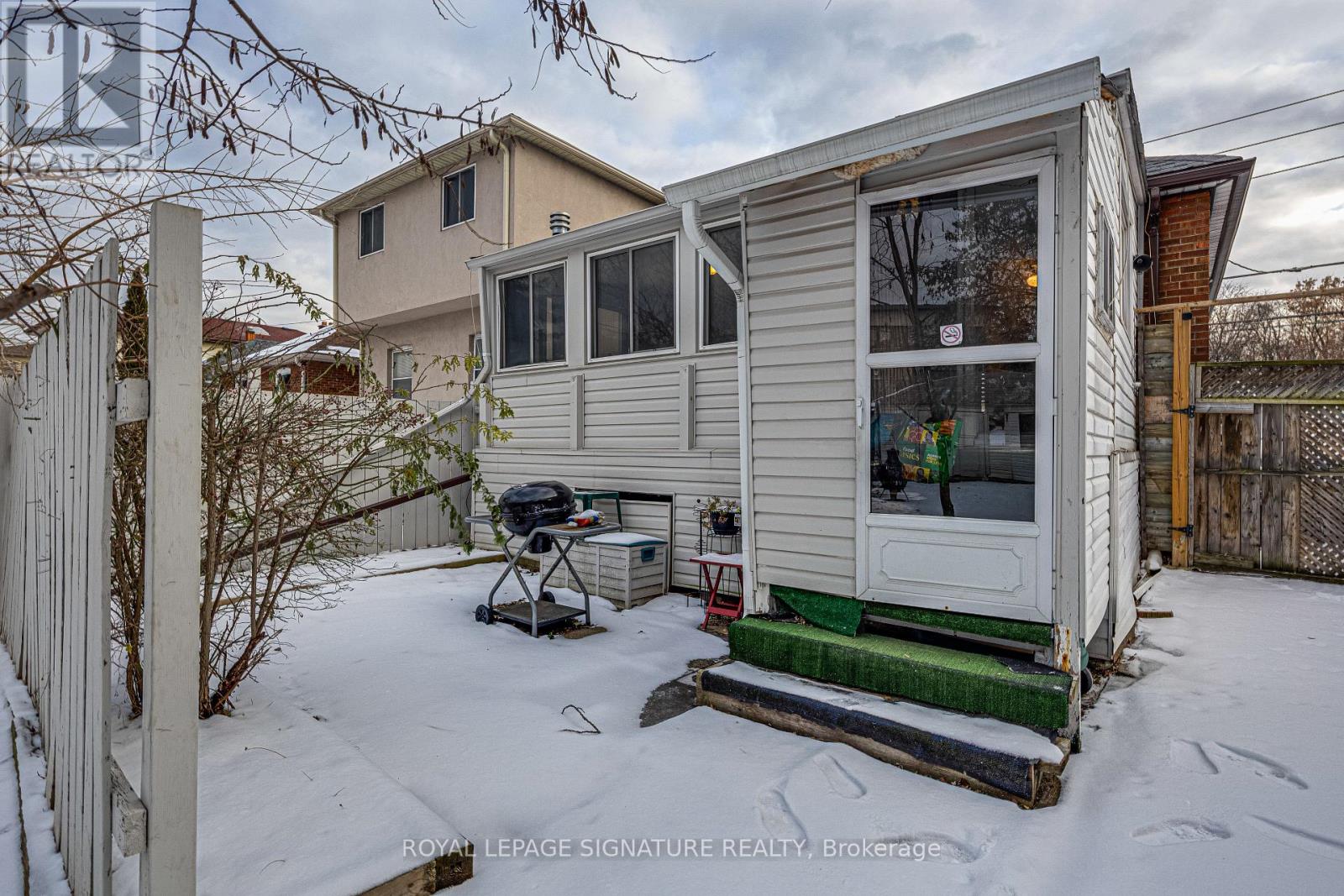 418 O' Connor Drive, Toronto, Ontario  M4J 2W3 - Photo 3 - E12614316