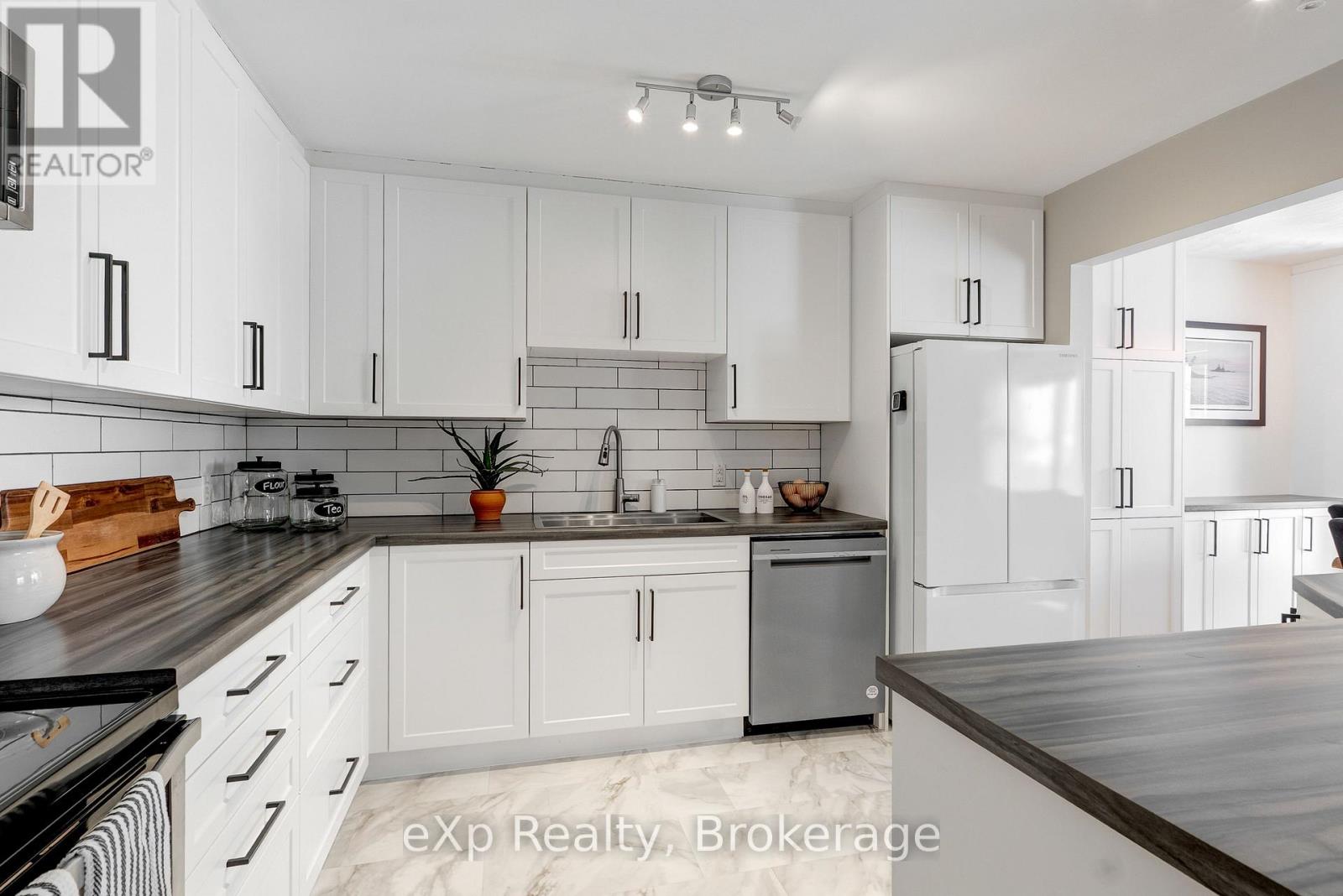 14 Timber Ridge Court, Greater Sudbury, Ontario P3E 6K1 - Photo 4 - X12614992