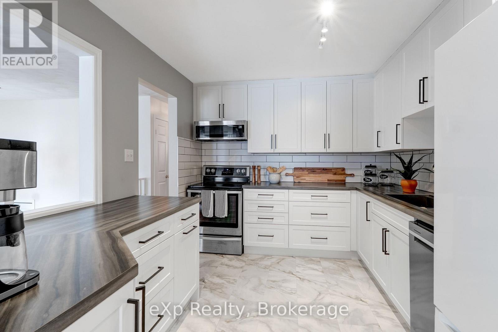 14 Timber Ridge Court, Greater Sudbury, Ontario P3E 6K1 - Photo 5 - X12614992