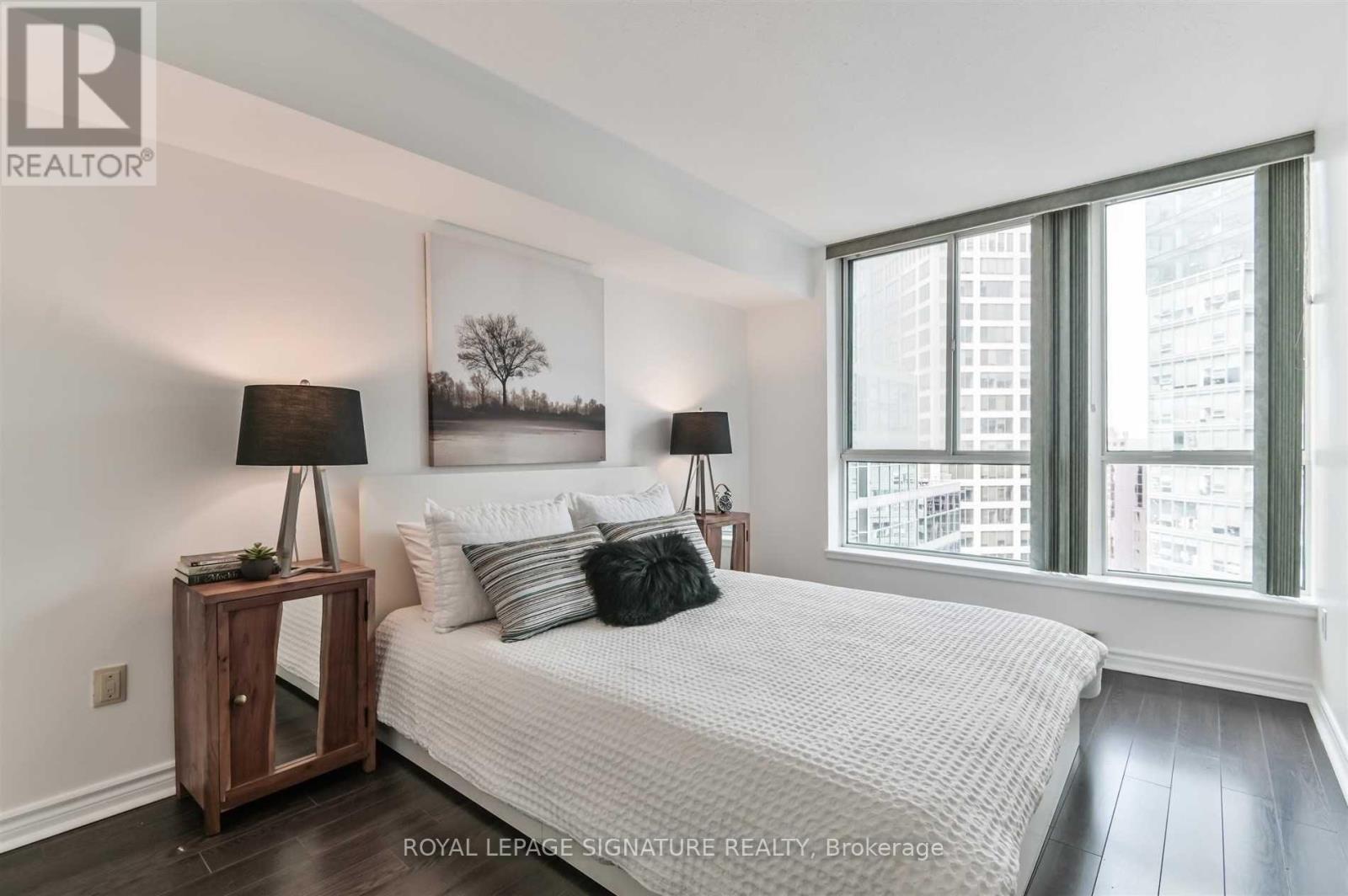 2001 - 38 Elm Street, Toronto, Ontario  M5G 2K5 - Photo 14 - C12615060