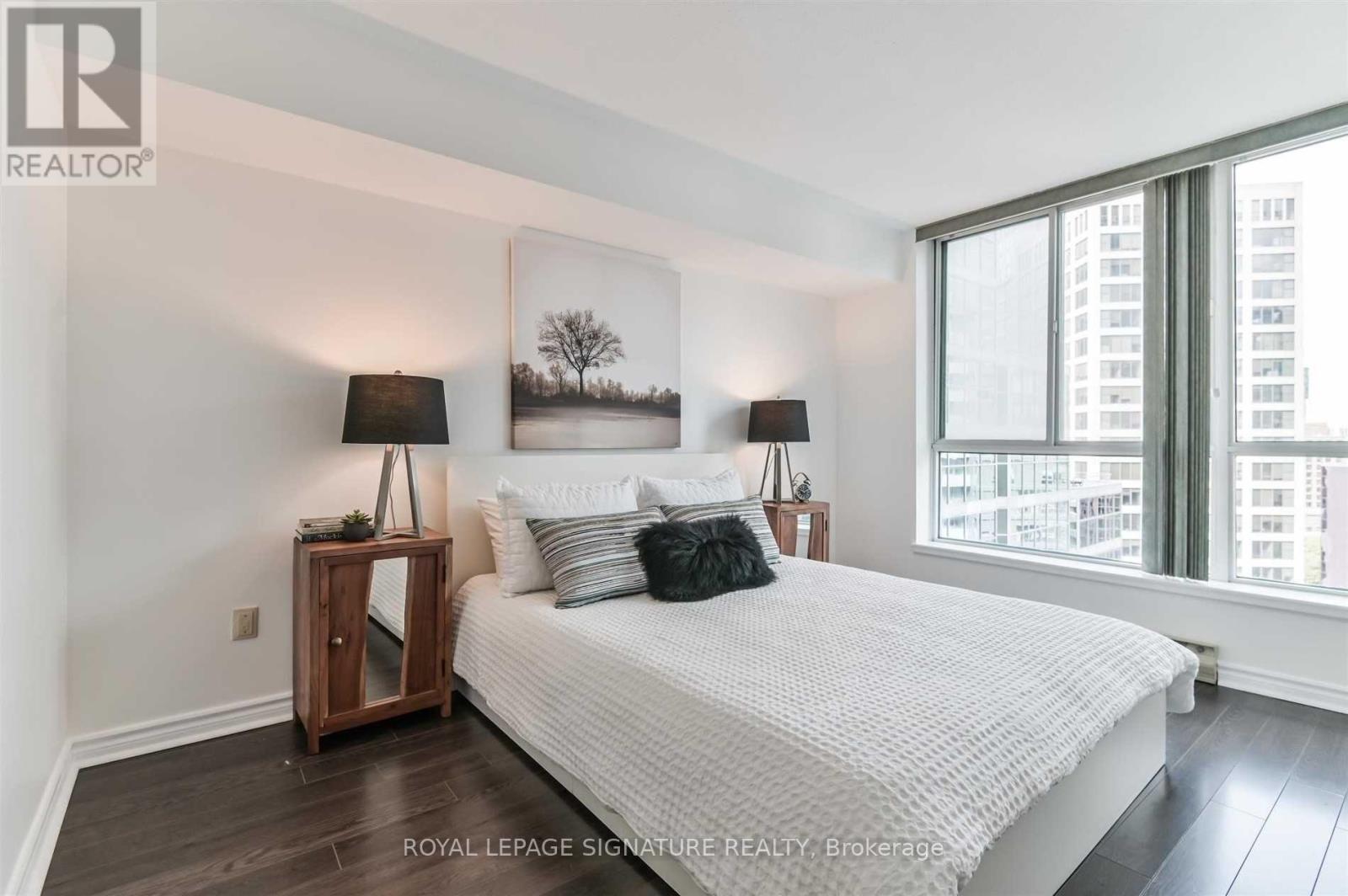 2001 - 38 Elm Street, Toronto, Ontario  M5G 2K5 - Photo 15 - C12615060