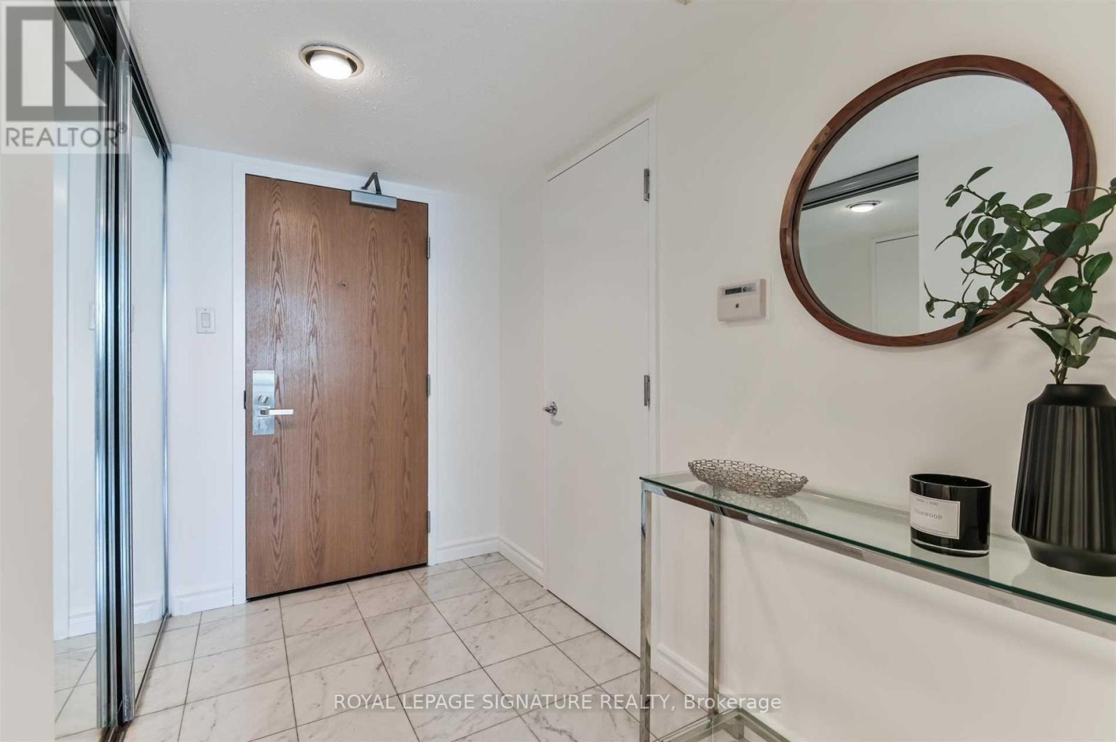 2001 - 38 Elm Street, Toronto, Ontario  M5G 2K5 - Photo 3 - C12615060