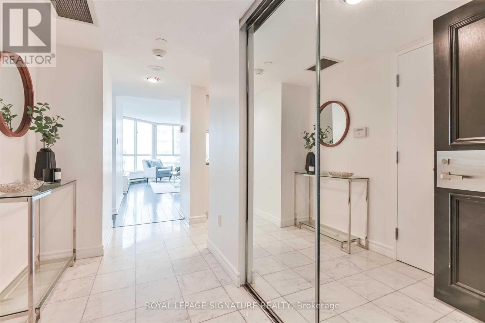 2001 - 38 Elm Street, Toronto, Ontario  M5G 2K5 - Photo 4 - C12615060