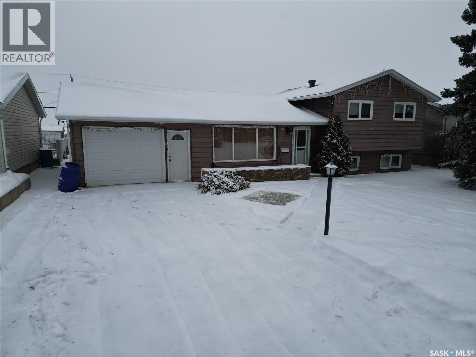 129 Dianne Street, Balcarres, Saskatchewan  S0G 0C0 - Photo 2 - SK025413