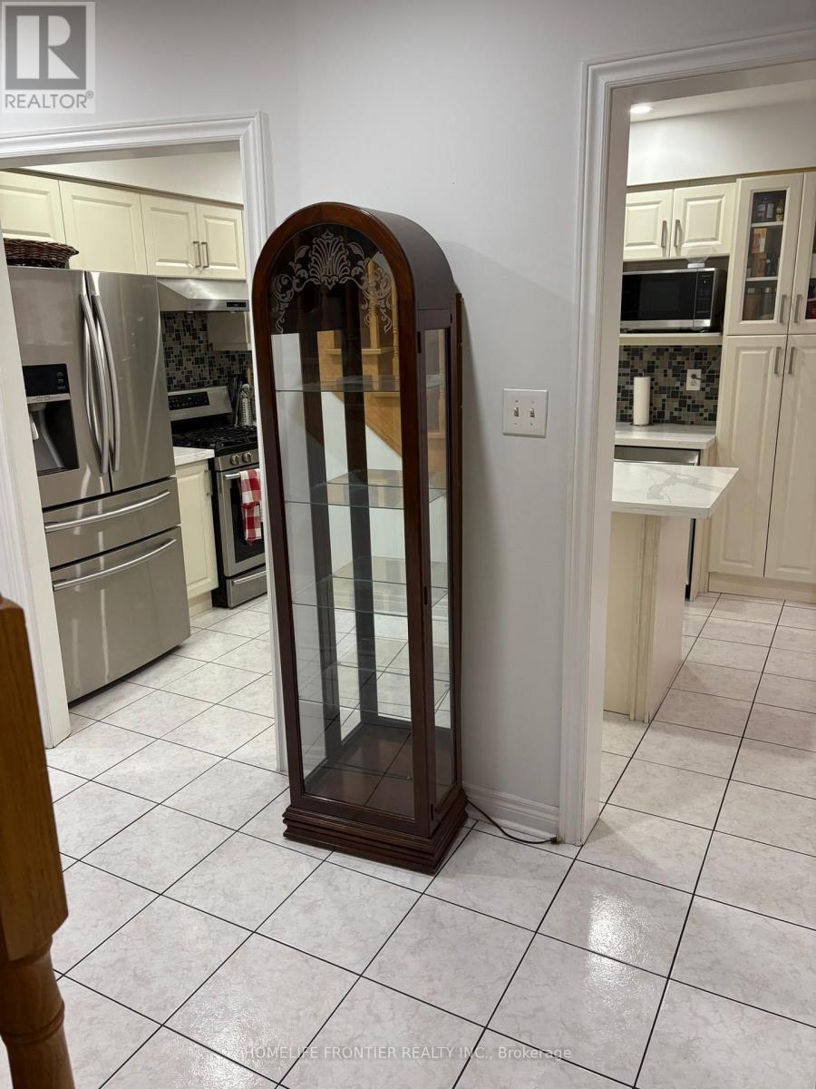 106 Casabel Drive W, Vaughan, Ontario  L6A 3L8 - Photo 5 - N12597238