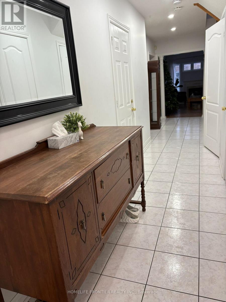 106 Casabel Drive W, Vaughan, Ontario  L6A 3L8 - Photo 3 - N12597238