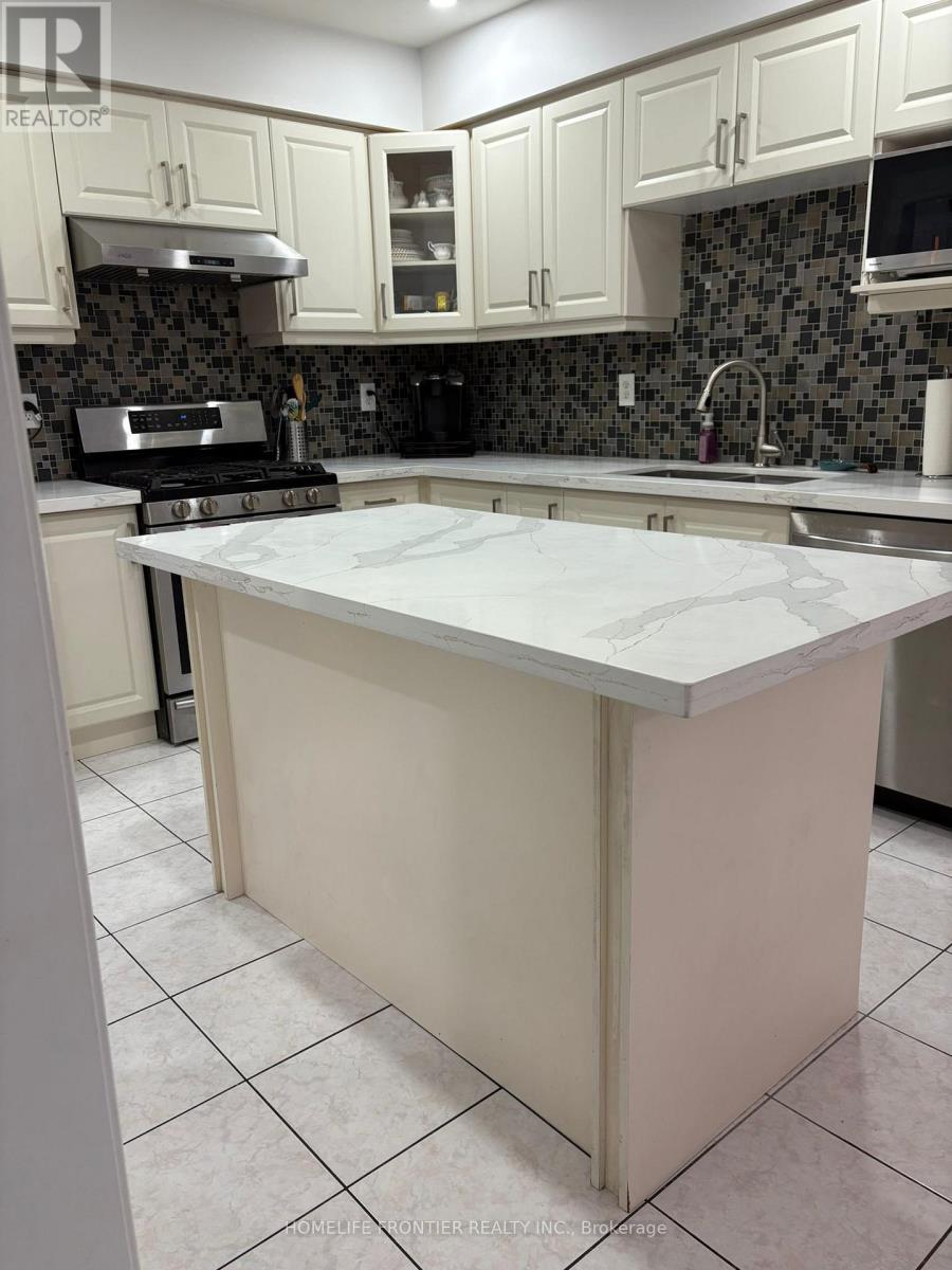 106 Casabel Drive W, Vaughan, Ontario  L6A 3L8 - Photo 9 - N12597238