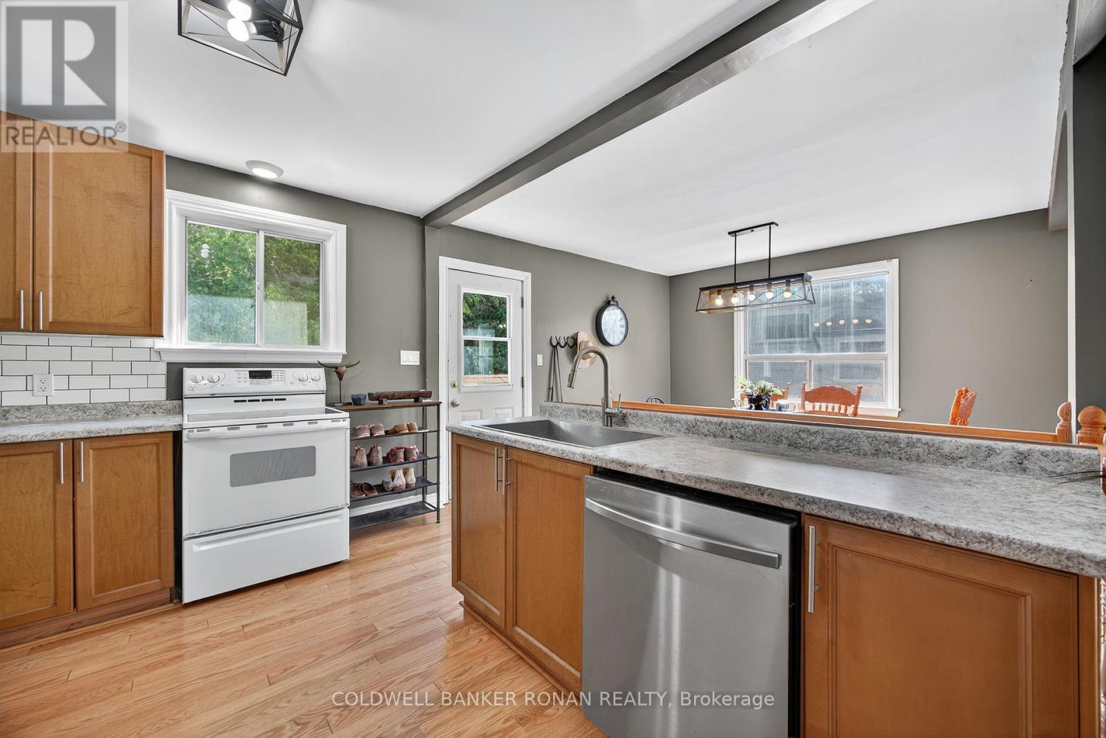 223 Louisa Street, Clearview, Ontario  L0M 1S0 - Photo 17 - S12452249