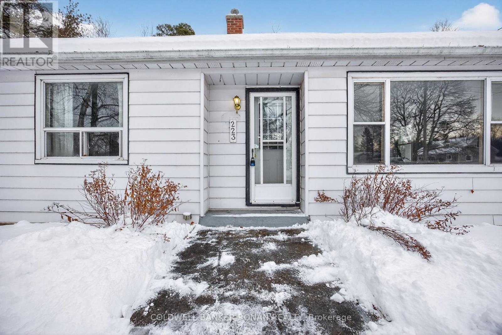 223 Louisa Street, Clearview, Ontario  L0M 1S0 - Photo 5 - S12452249