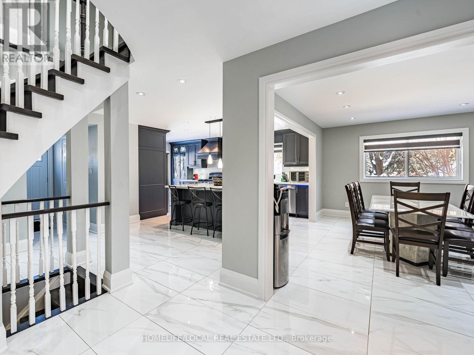 1958 Innisfil Heights Crescent, Innisfil, Ontario  L9S 4A9 - Photo 8 - N12615074