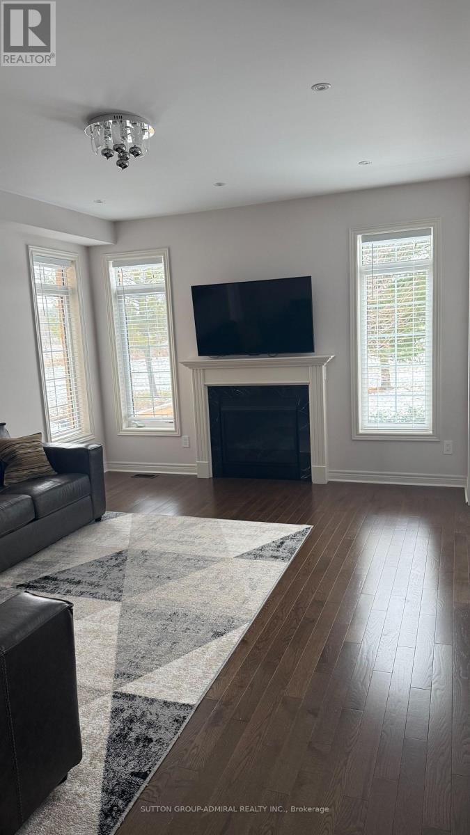 80 Inverness Way, Bradford West Gwillimbury, Ontario  L3Z 2A4 - Photo 3 - N12615098