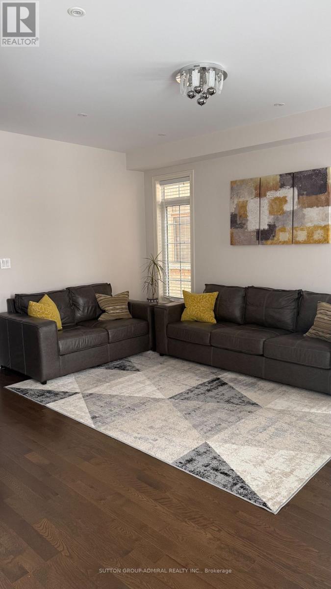 80 Inverness Way, Bradford West Gwillimbury, Ontario  L3Z 2A4 - Photo 4 - N12615098