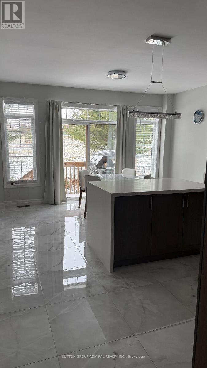 80 Inverness Way, Bradford West Gwillimbury, Ontario  L3Z 2A4 - Photo 6 - N12615098