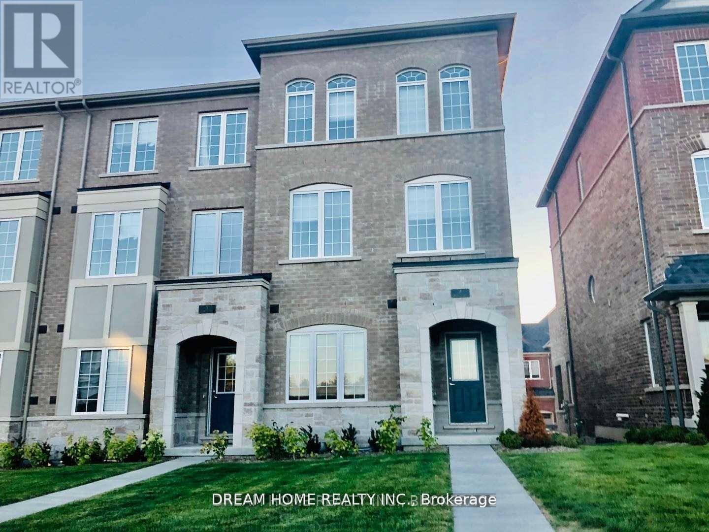 7 HESWALL LANE, Newmarket, Ontario