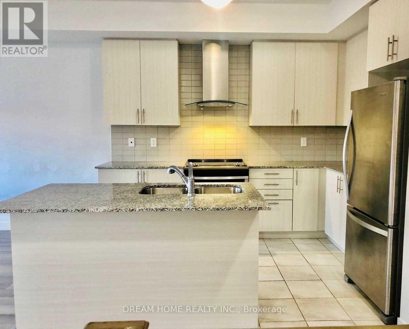 7 Heswall Lane, Newmarket, Ontario  L3Y 0E1 - Photo 3 - N12615160