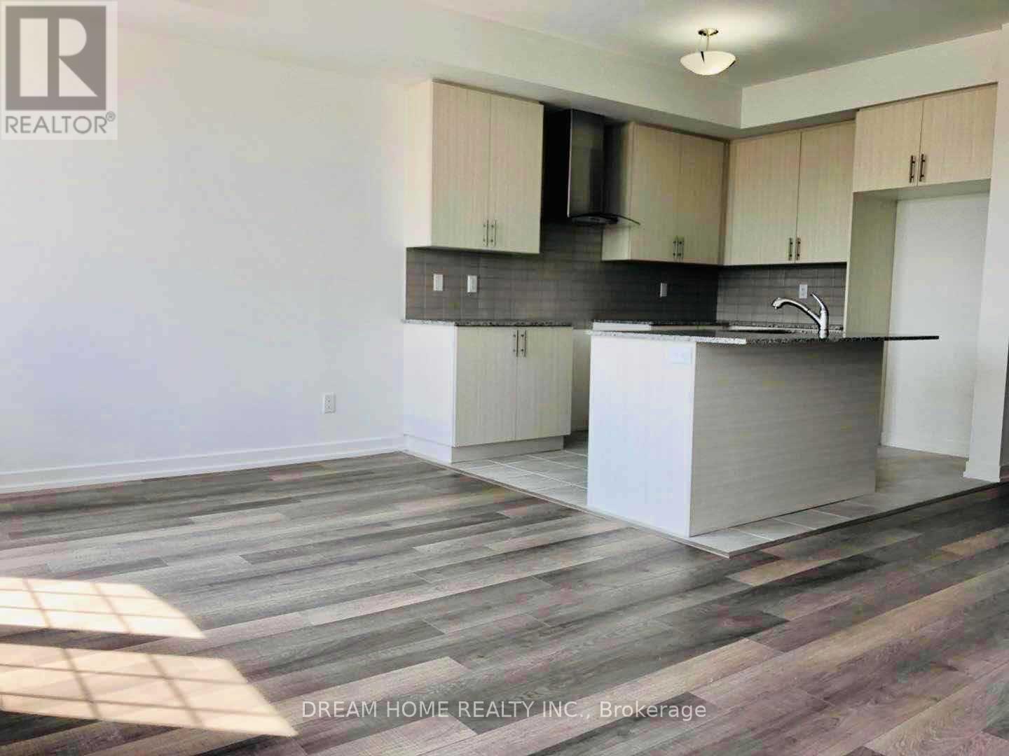 7 Heswall Lane, Newmarket, Ontario  L3Y 0E1 - Photo 4 - N12615160