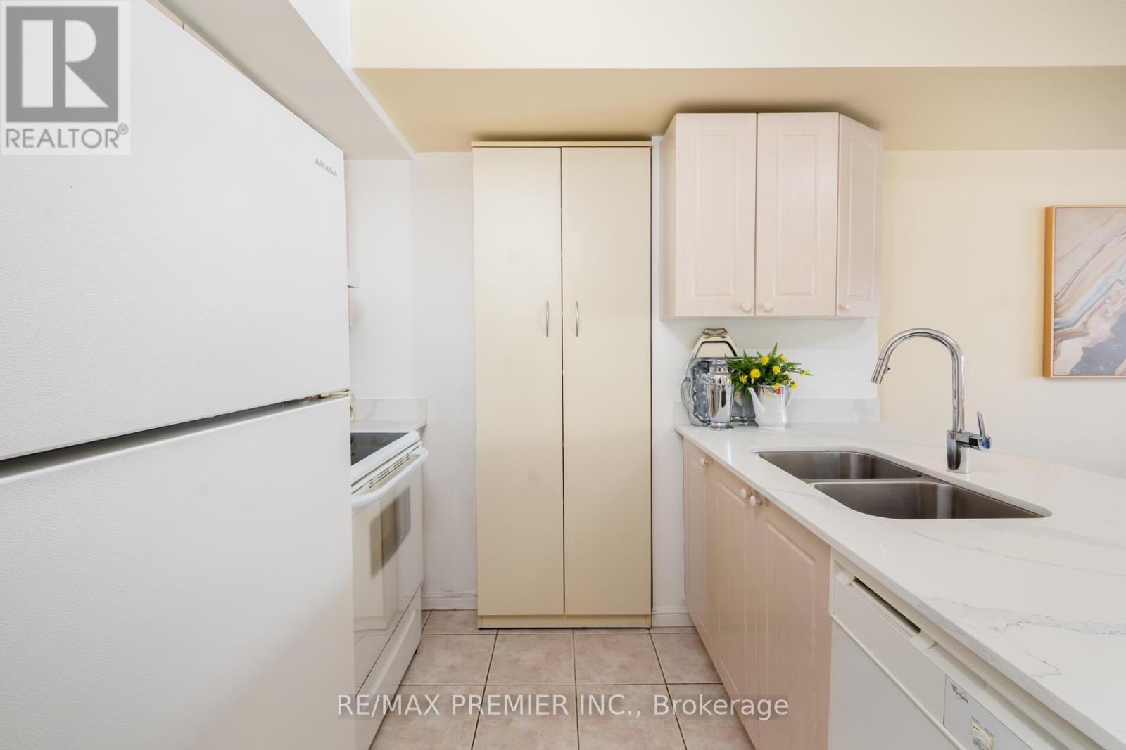 205 - 250 Pine Grove Road, Vaughan, Ontario  L4L 9M6 - Photo 12 - N12615216