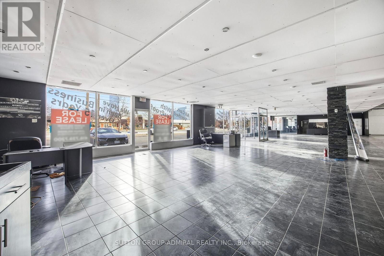 1017 Finch Avenue W, Toronto, Ontario M3J 2C7 - Photo 4 - W12518400