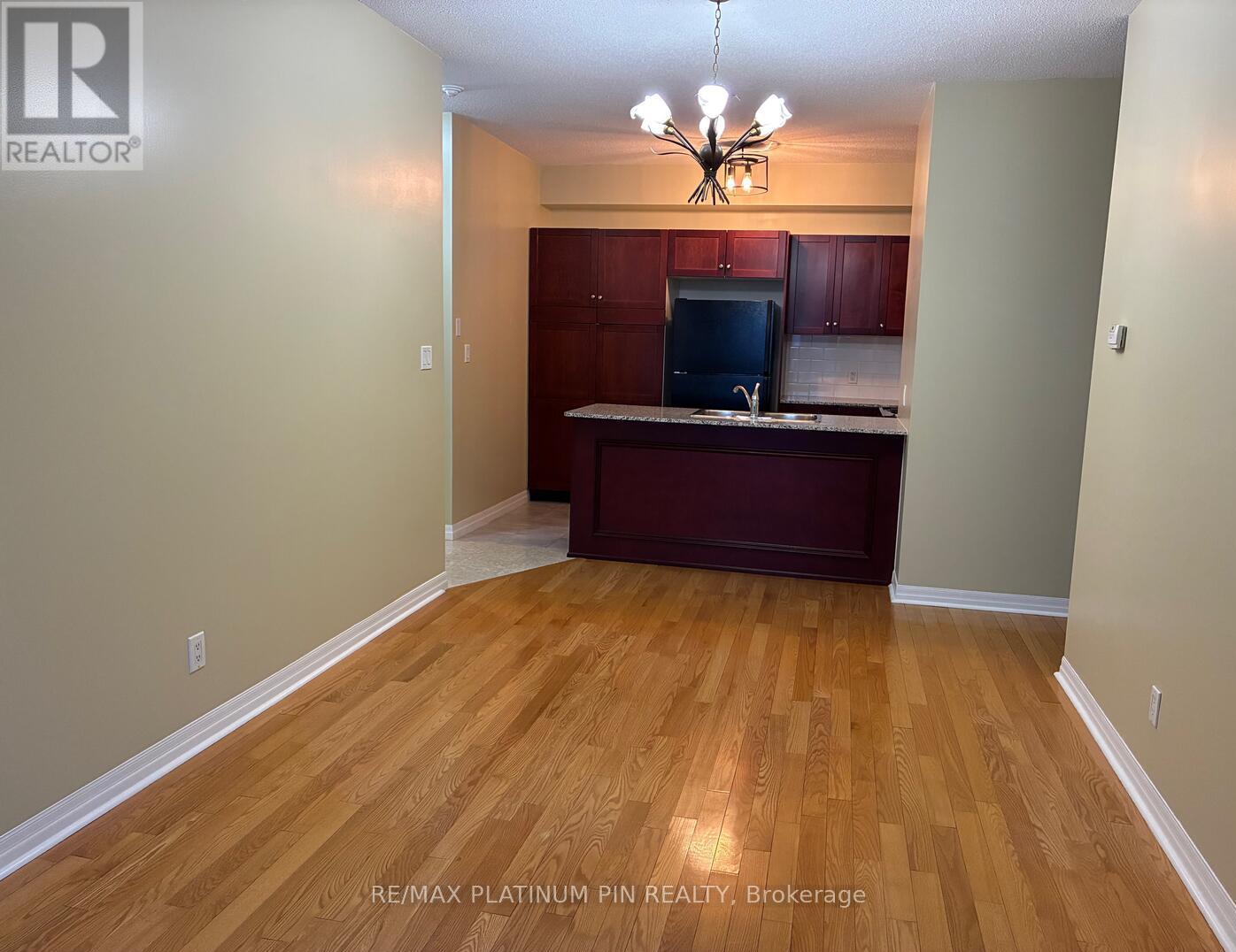 501 - 1359 Rathburn Road E, Mississauga, Ontario  L4W 5P7 - Photo 8 - W12614948