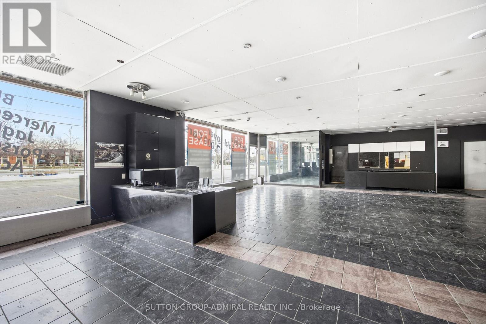 1017 Finch Avenue W, Toronto, Ontario M3J 2C7 - Photo 7 - W12518400