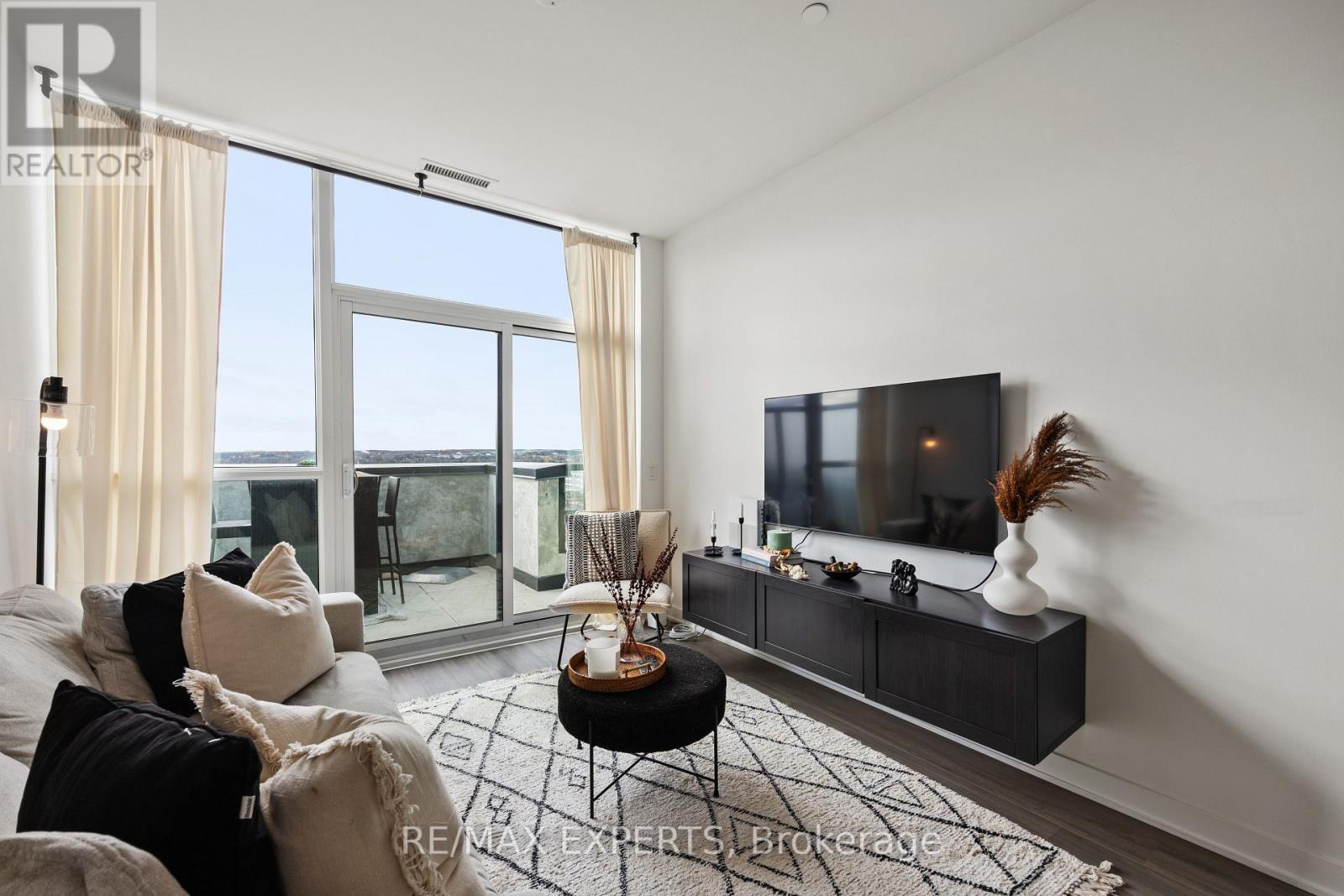 707 - 681 Yonge Street, Barrie, Ontario  L4N 4E8 - Photo 3 - S12615000