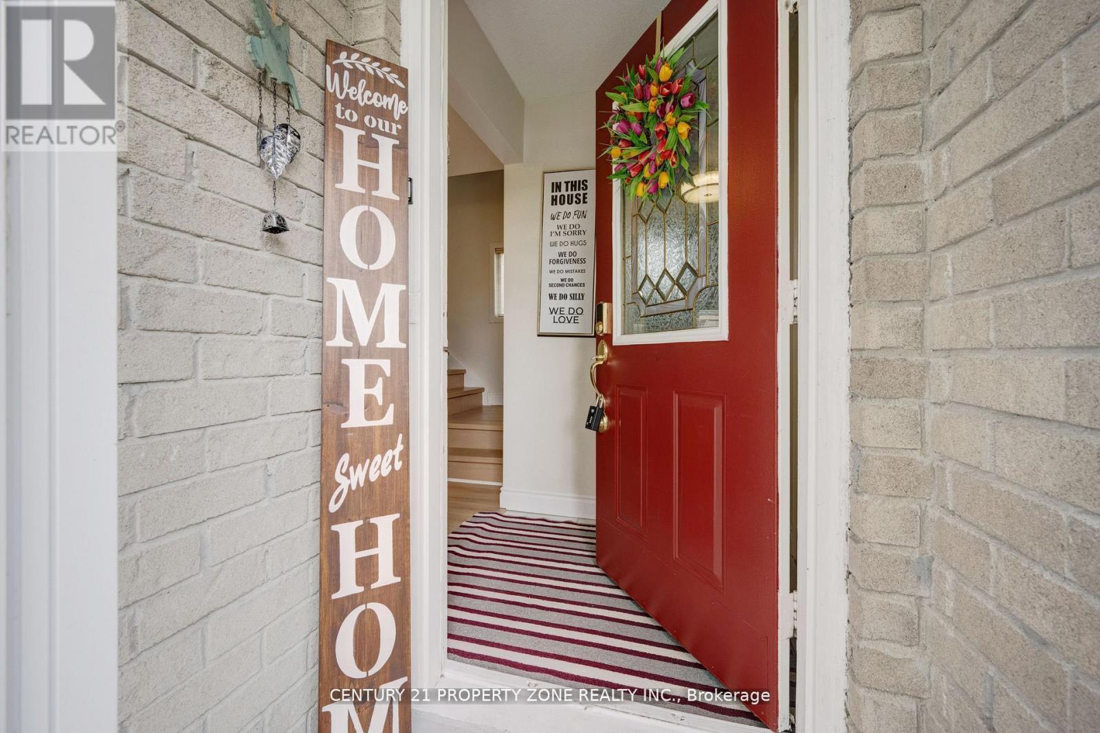 2 Cortez Court, Brampton, Ontario  L6X 3Z4 - Photo 3 - W12615006