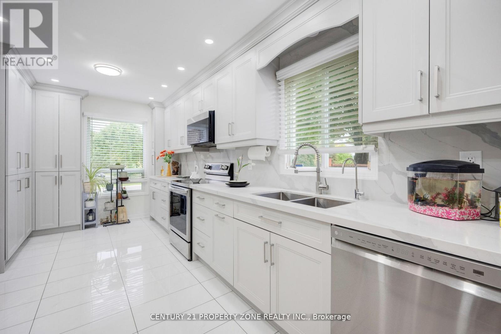 2 Cortez Court, Brampton, Ontario  L6X 3Z4 - Photo 6 - W12615006