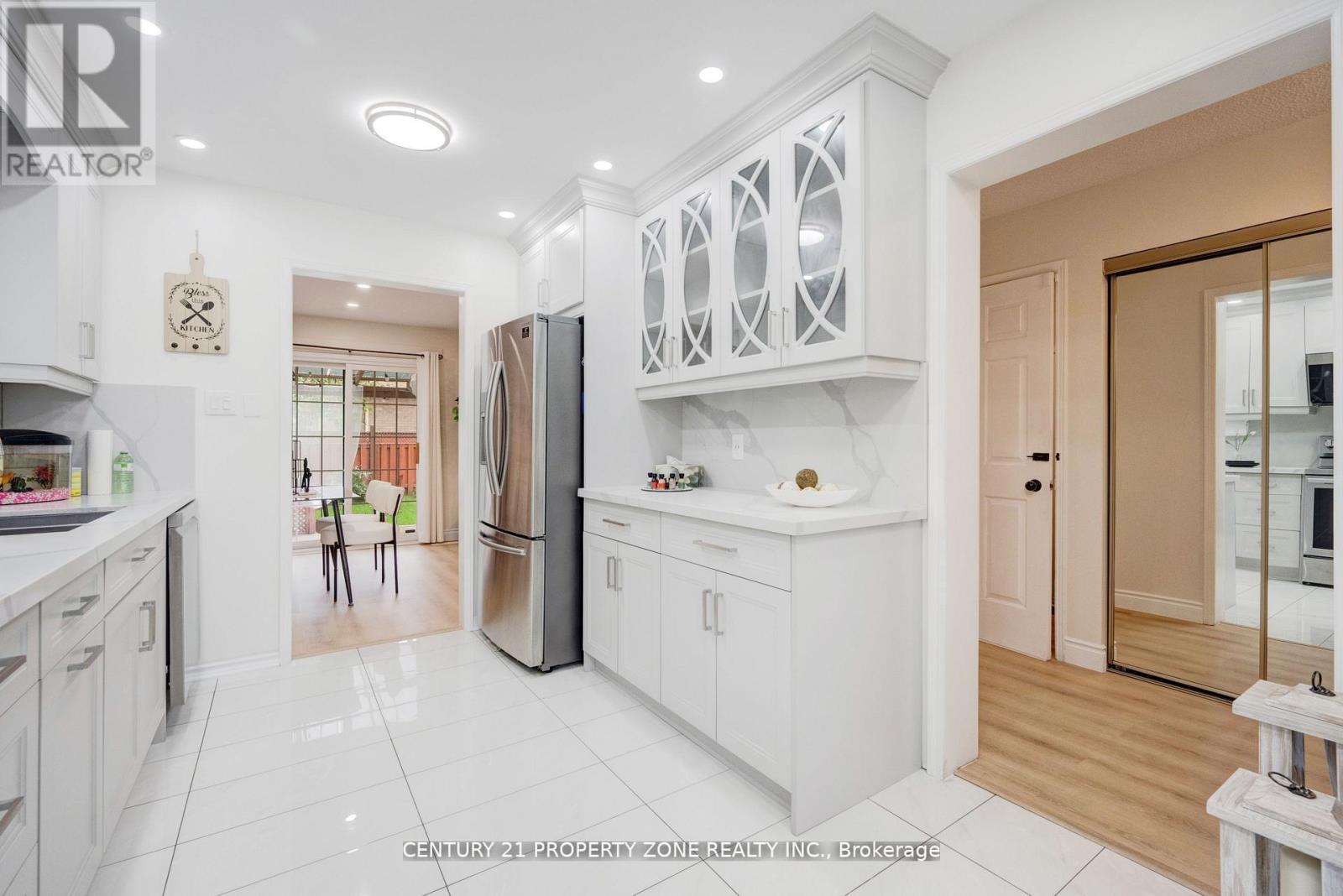 2 Cortez Court, Brampton, Ontario  L6X 3Z4 - Photo 7 - W12615006