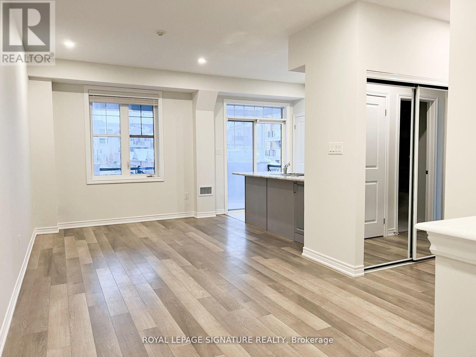 201 - 2326 Taunton Road, Oakville, Ontario  L6H 0L3 - Photo 4 - W12615008