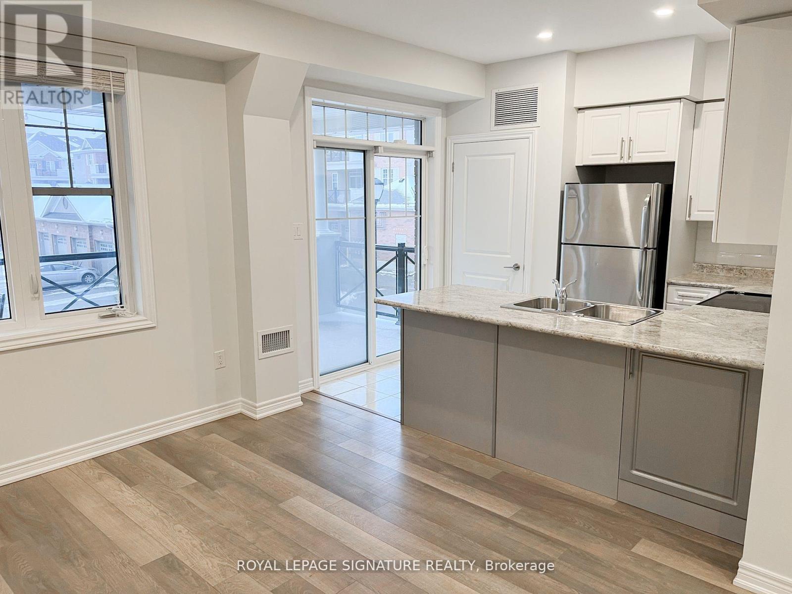 201 - 2326 Taunton Road, Oakville, Ontario  L6H 0L3 - Photo 5 - W12615008