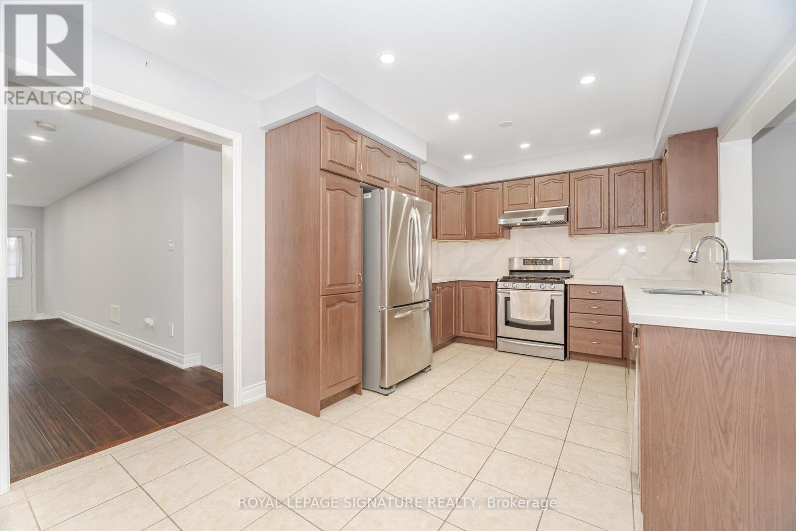 527 Nairn Circle, Milton, Ontario  L9T 8A8 - Photo 10 - W12615034