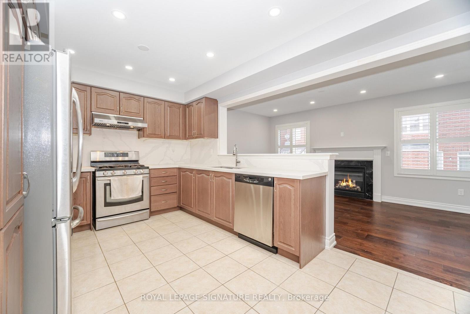 527 Nairn Circle, Milton, Ontario  L9T 8A8 - Photo 11 - W12615034