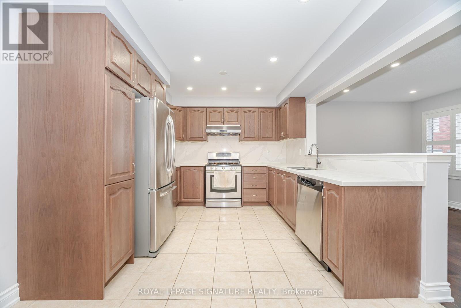 527 Nairn Circle, Milton, Ontario  L9T 8A8 - Photo 12 - W12615034