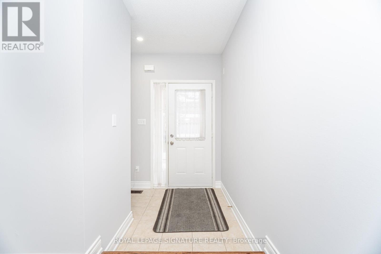 527 Nairn Circle, Milton, Ontario  L9T 8A8 - Photo 5 - W12615034